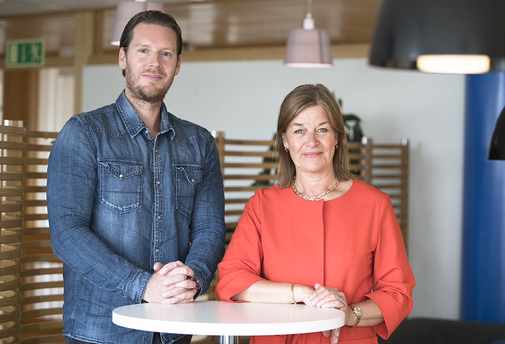 Hampus Cramborn, HR-specialist och Lotta Liljegren, HR-chef på Arbetsmiljöverket. Foto: Patrik Lindqvist