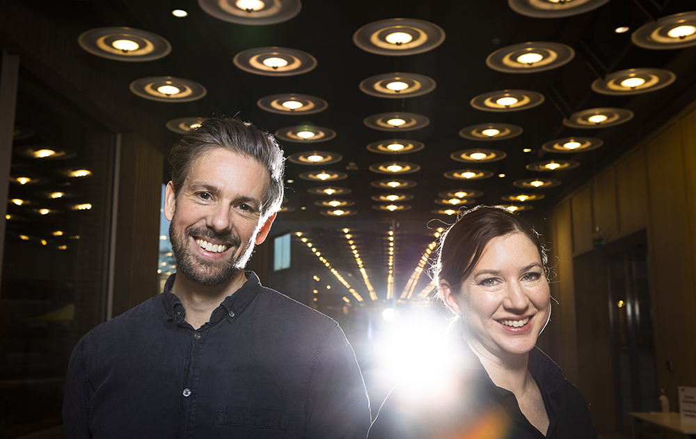 Mattias Bielsa, AI-arkitekt och Beatrice Sablone, Chief Digital Officer på Arbetsförmedlingens IT-avdelning. Foto: Johan Marklund