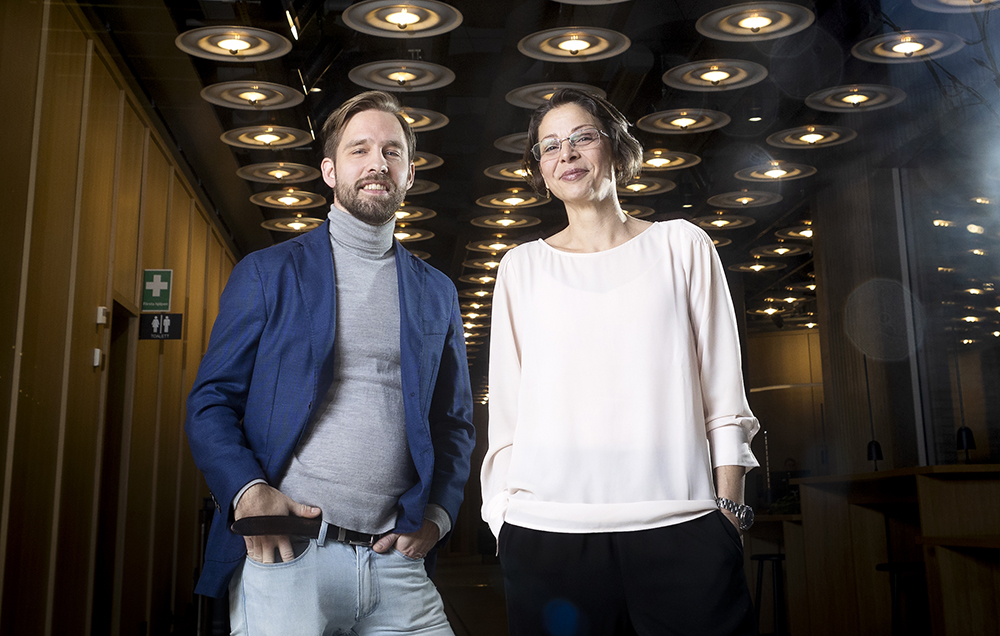 Per Marcus, analytics lead och data scientist och Keti Rizeva, CI/CD DevOps på Arbetsförmedlingen. Foto: Johan Marklund