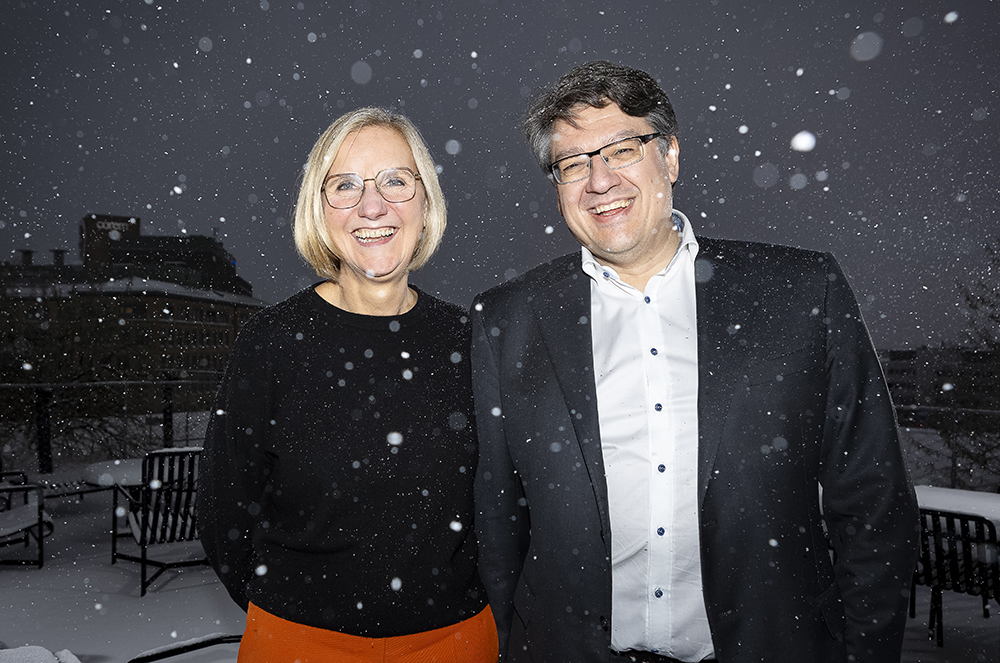 Eva von Haartman, chef för avdelningen Myndighetsgemensam IT, och Nicklas Hjalmarsson, chef för avdelningen Digitala arbetsförmedlingsstöd. Foto: Johan Marklund