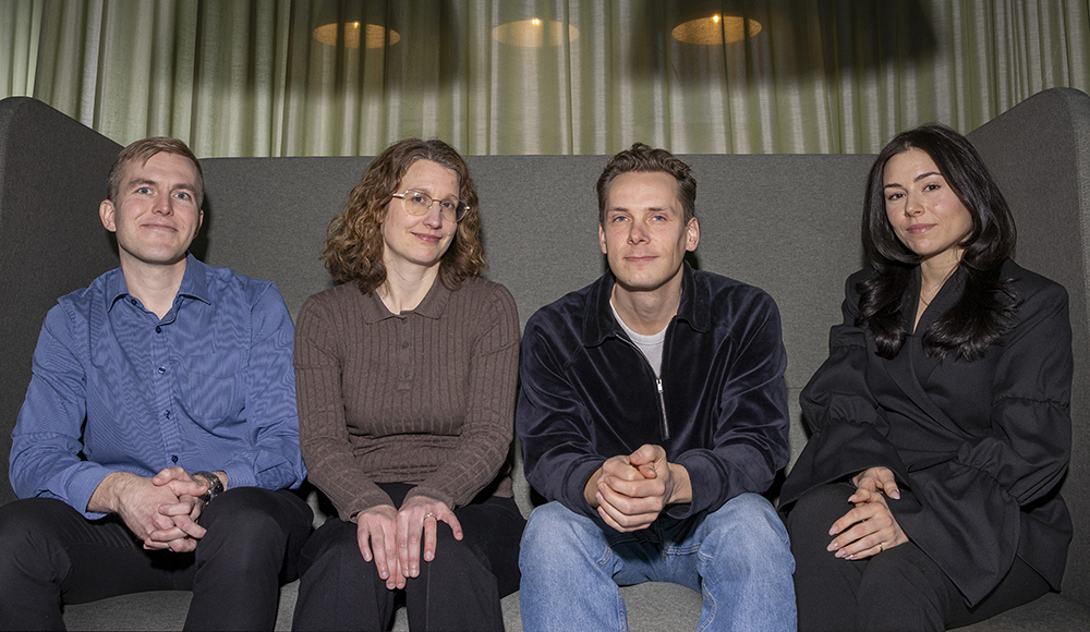 Från vänster: Simon Åkerblad, produktägare, Sara Hörlin, java-utvecklare, Viktor Hultman, produktägare och Ida Rusteberg, Engineering Manager på Avanza. Foto: Fredrik Hjerling
