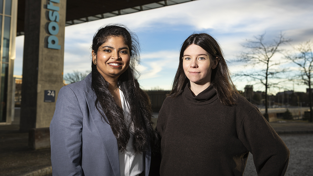 Tejashree Yenare, Tech lead för Market Web Team och Sara Edin, Tech lead för IoS-plattformen hos PostNord. Foto: Johan Marklund